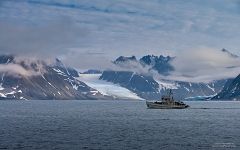 Boat, Glaciers and Mountains Boat, Glaciers and Mountains