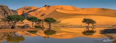 Water in the Sahara Desert. Panorama
