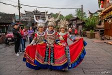 Women in Fenghuang Women in Fenghuang