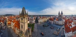 Old Town Square (Staromestske namesti) Old Town Square (Staromestske namesti)
