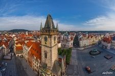 Old Town Square (Staromestske namesti) Old Town Square (Staromestske namesti)