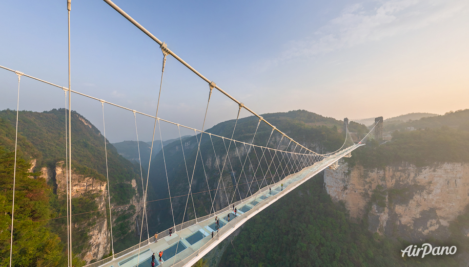 پل شیشه‌ای Zhangjiajie، چین