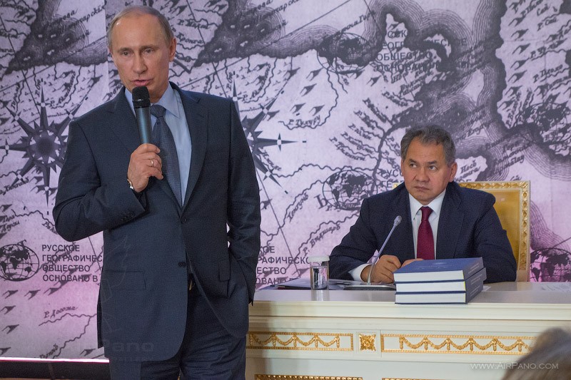 В.В. Путин вручает AirPano грант Русского географического общества