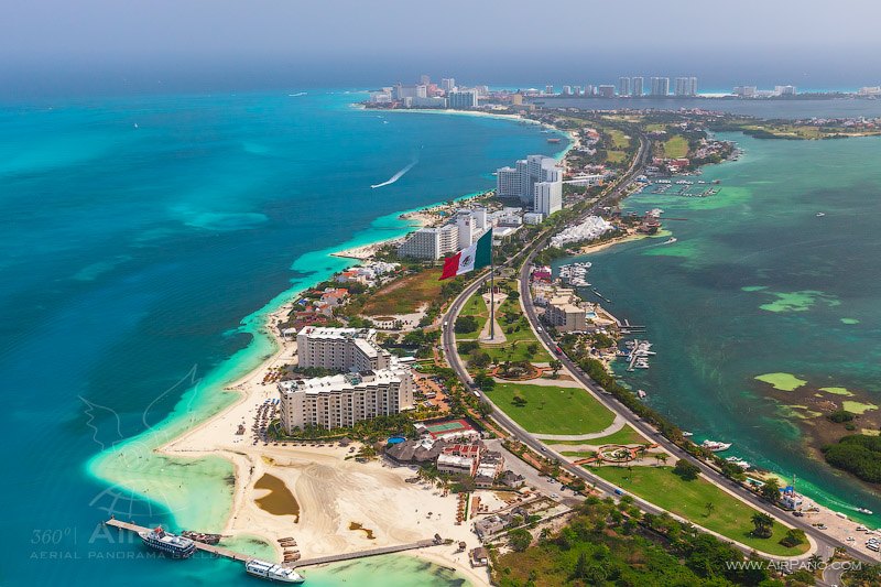 Время в канкуне сейчас. Мексика курорт Канкун. Мексика Cancun. Карибское море Мексика Канкун. Мексиканский город Канкун.