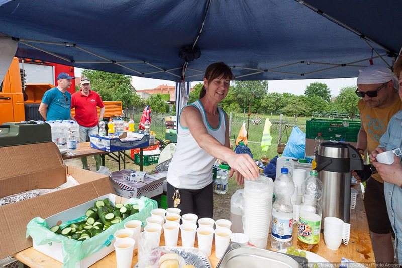 Tent with food for the workers at the dyke