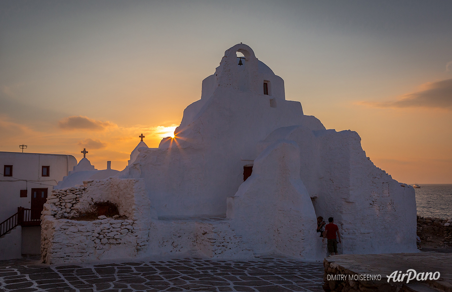 کلیسای Panagia Paraportiani، میکونوس، یونان