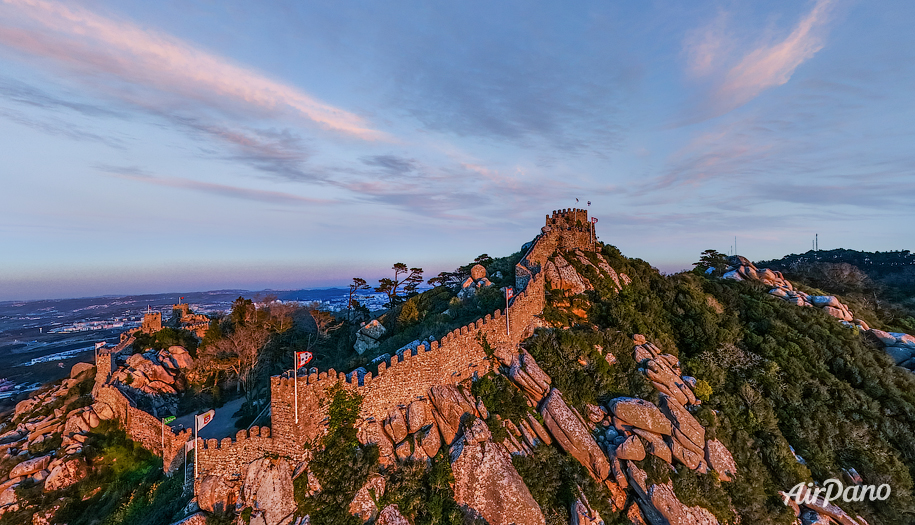 قلعه مورها (Castelo dos Mouros).  سینترا، پرتغال