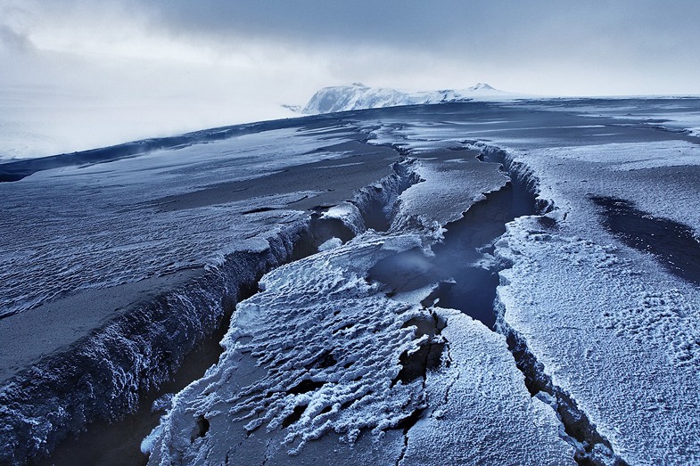 Grimsvotn volcano cracks