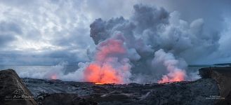 Exit lava of Kilauea volcano to the ocean