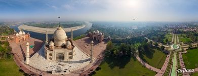 Panorama of Taj Mahal