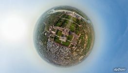 Above the Great Gate (Darwaza-i Rauza). Planet