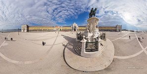 Praça do Comércio, Statue of King José I