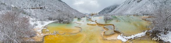 Gigapanorama of Huanglong, Sichuan, China (40047x7213 px)