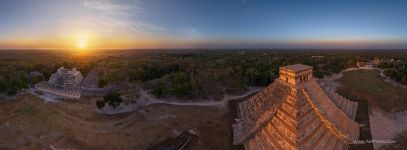Mexico, Chichen Itza, Temple of Kukulcan at dawn. Panorama