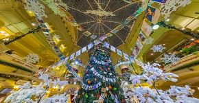 Christmas Tree in the GUM (State Department Store) Christmas Tree in the GUM (State Department Store)