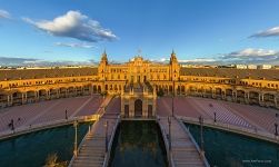 Central building at the Plaza de España