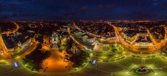 Victory Square (Ploshchad Pobedy) at night Victory Square (Ploshchad Pobedy) at night