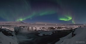 Northern lights over the Godafoss waterfall