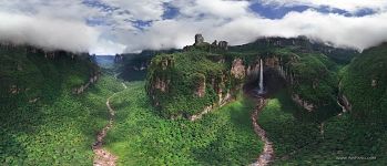 Dragon waterfall, Venezuela Dragon waterfall, Venezuela