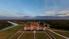 Château de Chambord at sunset Château de Chambord at sunset