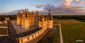 Château de Chambord in the morning lights Château de Chambord in the morning lights