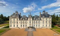 Facade of the Château de Cheverny Facade of the Château de Cheverny
