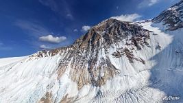 Everest from the Valley of Silence Everest from the Valley of Silence