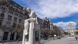 Statue "Naked Girl – The Youth" on the Avenue of the Allies