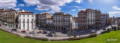 Infante D. Henrique Square