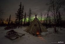 Northern lights behind the chum Northern lights behind the chum