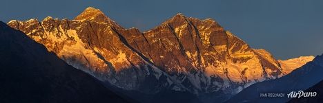 Everest at sunset (30677x9823 px)
