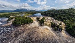 Ucaima Waterfall