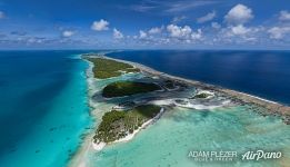 Rangiroa. The largest atoll in the Tuamotus. Reef island Rangiroa. The largest atoll in the Tuamotus. Reef island