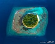 Above the Munandhoo Island