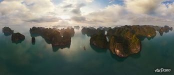 Sunrise at Halong bay, Vietnam Sunrise at Halong bay, Vietnam