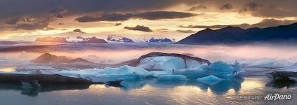 Jokulsarlon glacial lagoon, Iceland Jokulsarlon glacial lagoon, Iceland