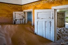 Sand-filled rooms