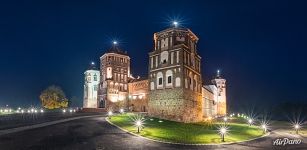 Night lights of Mir Castle
