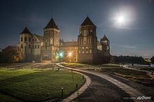 Mir Castle at night