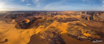 Flying up to the Moul N’aga Dune