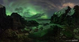 Northern lights over the Barents sea coast
