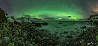 Aurora above Maly Batareysky Beach