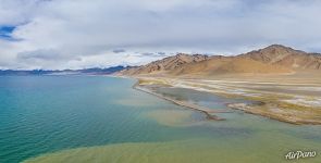 Karakul lake