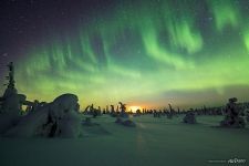 Aurora borealis on top of Riisitunturi hill
