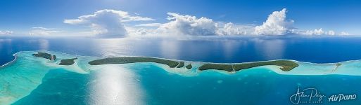The lagoon of Tetiaroa. Showers from the North
