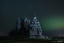 Northern lights above the Church of the Transfiguration