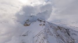 Mutnovsky volcanoб caldera at winter 4