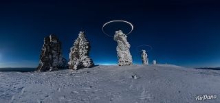 Manpupuner Pillars at night 3