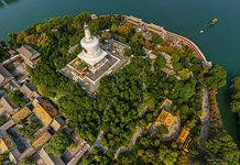 Beihai Park, the White Dagoba on Qionghua Island Beihai Park, the White Dagoba on Qionghua Island
