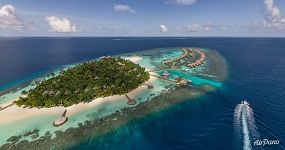 Shore of the Fesdu Island, North Ari Atoll
